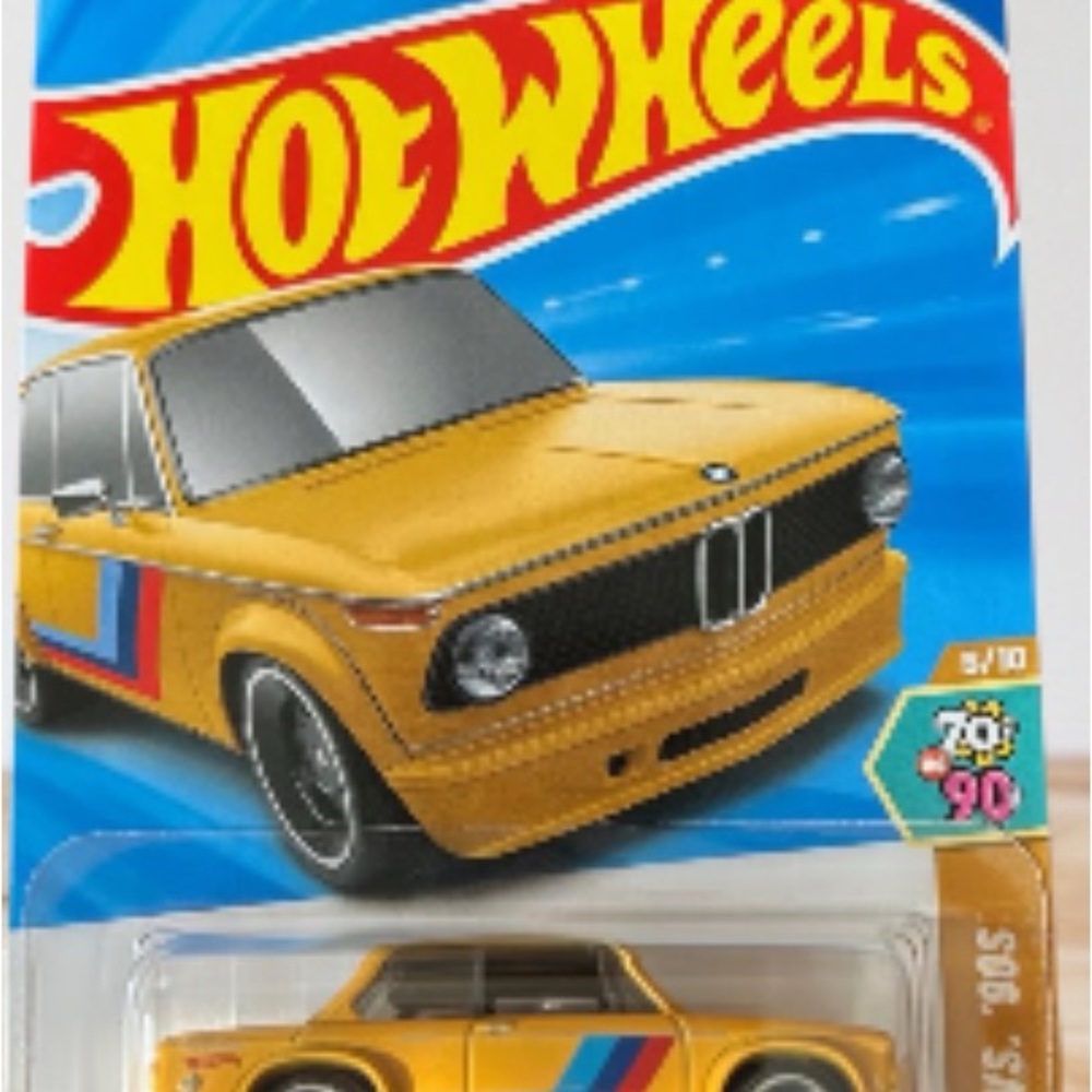 Hot Wheels BMW 2002 – 70s Vs. 90s Series 5/10 (#77/250)